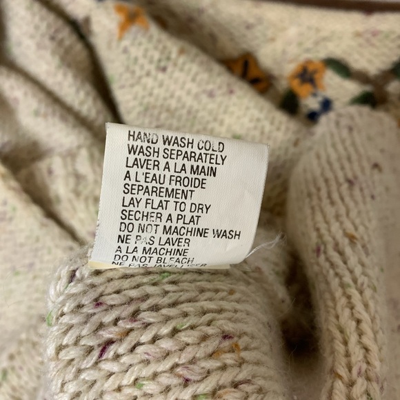 SALE Vintage hand embroidered cable knit cardigan with wooden buttons oversized - Picture 10 of 11